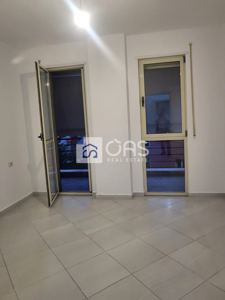 Jepet apartament me qera 2+1 ne fund te rruges Don Bosko 3