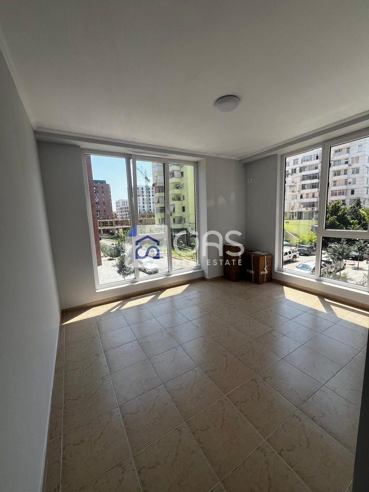 Jepet me qera apartament 2+1+2+2 poste parkimi tek Bulevardi i Ri. 3