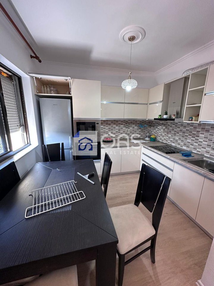 Shitet apartament 2+1 tek Rruga Bardhyl. 4
