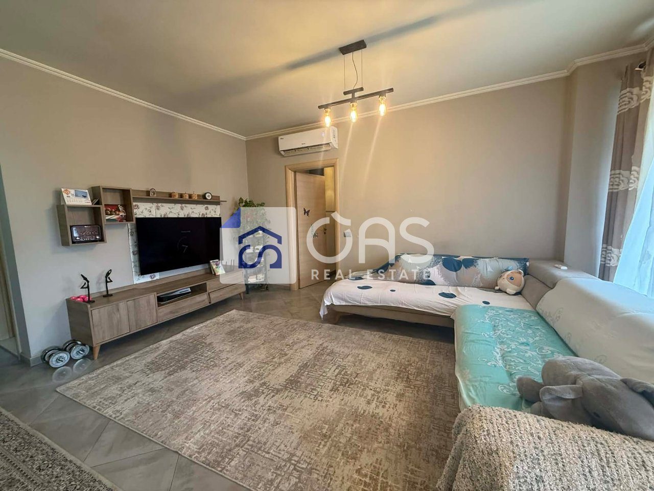 Shitet apartament 2+1 rruga dibres 2
