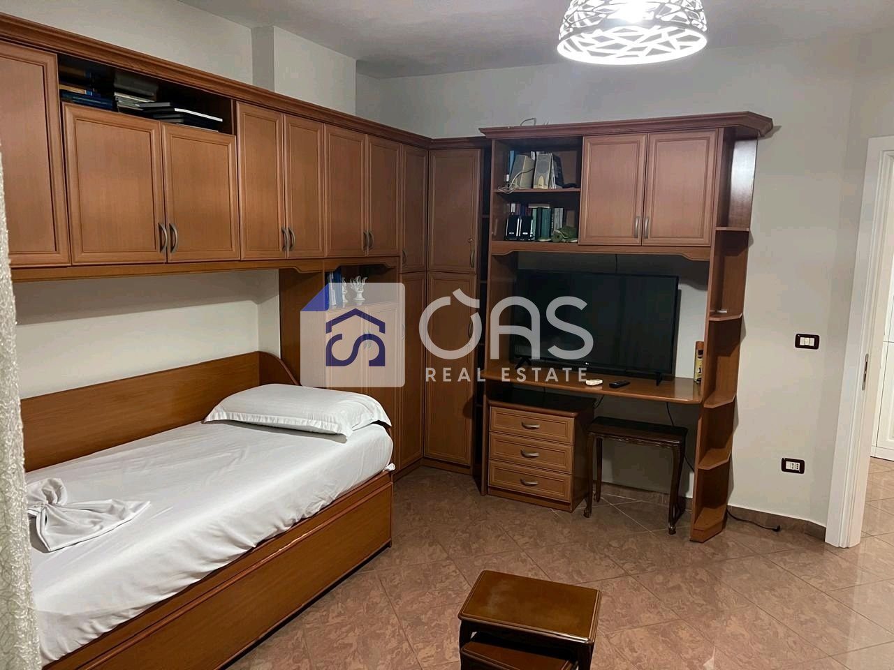 Jepet me qera apartament 2+1 ne Qender 4