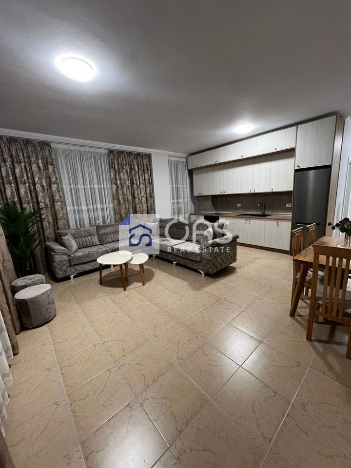 Jepet me qera apartament 2+1+2+2 Poste Parkimi tek Bulevardi I Ri.