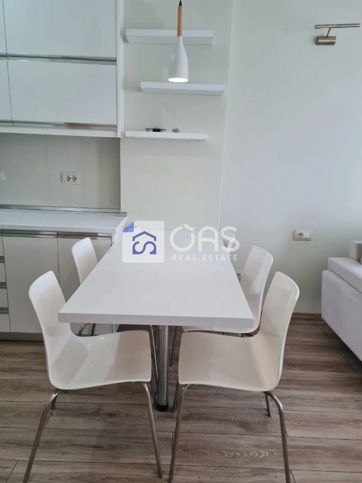 Jepet apartament me qera 1+1 Astir