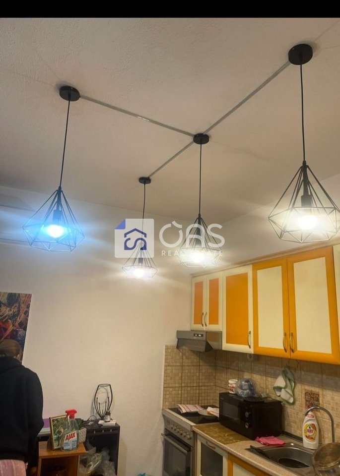 Jepet apartament me qera 1+1 tek Komuna e Parisit 2
