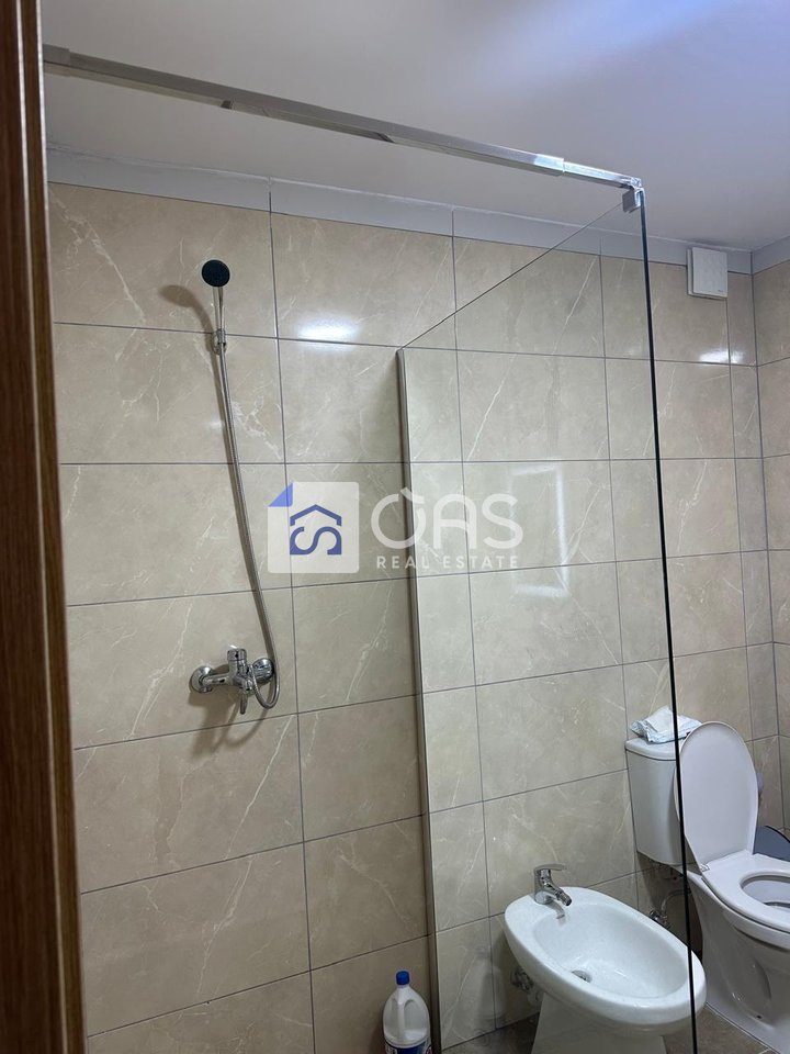 Jepet me qera apartament 1+1 tek 5 Maj 3