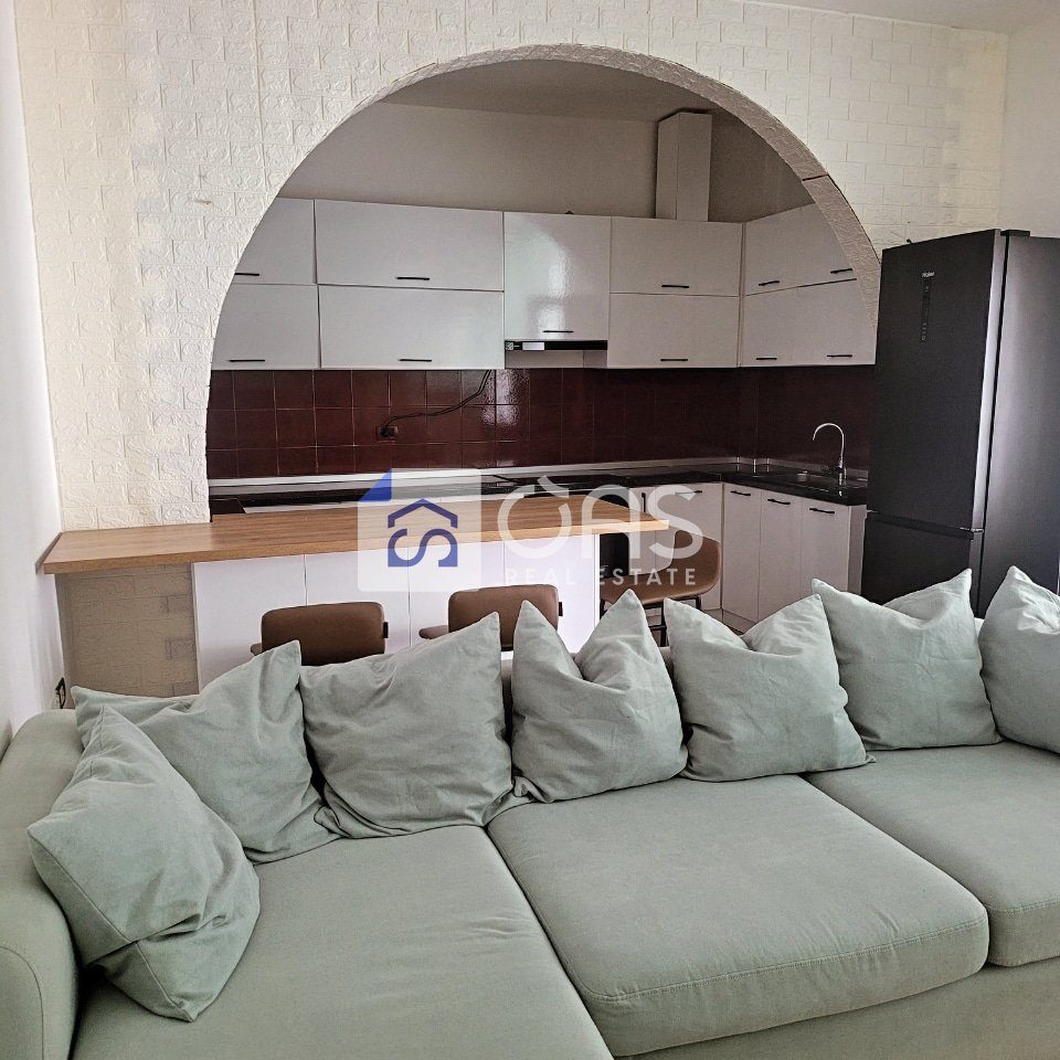 Jepet me qera apartament duplex 1+1 Ali Demi 2