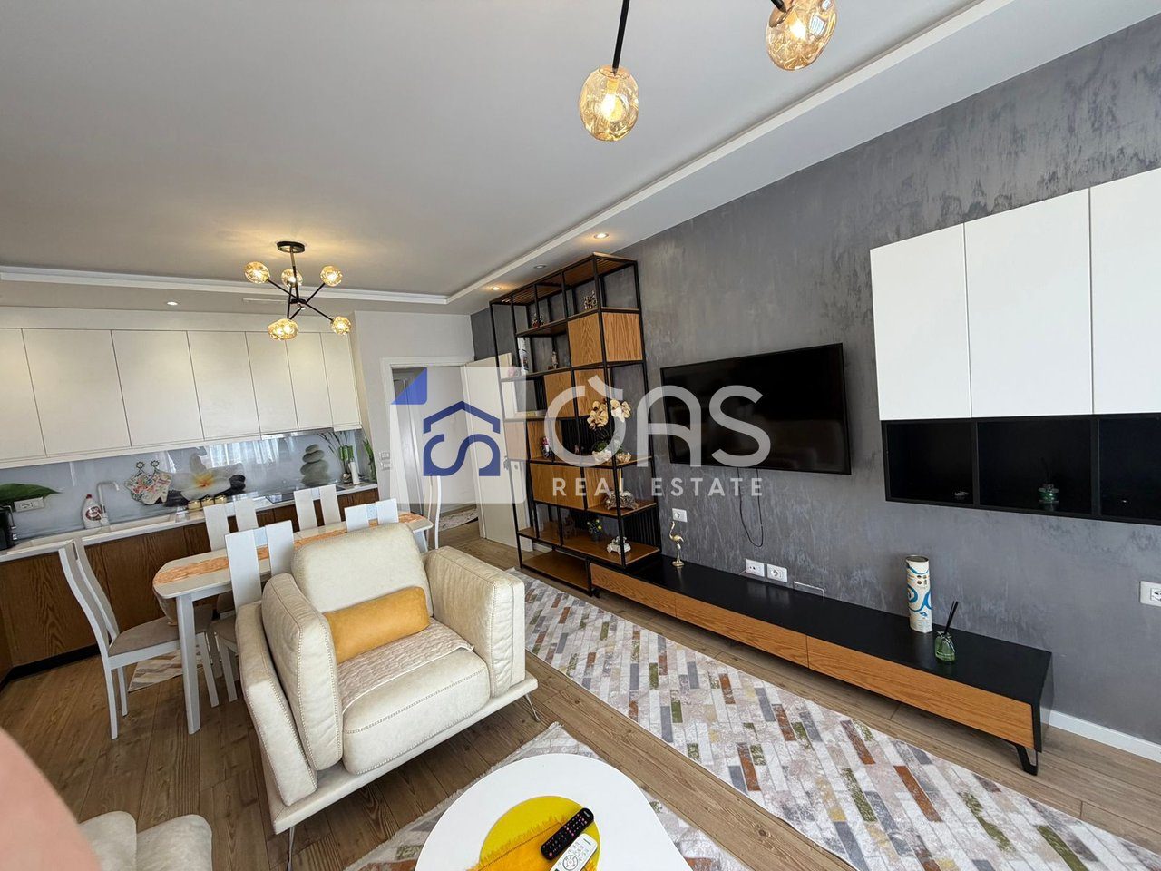 Jepet apartament me qera 2+1+ garderobe ne Fresk