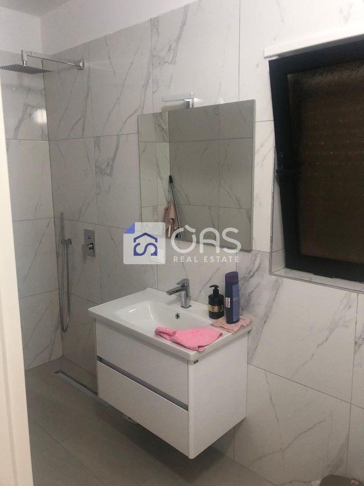 Shitet apartament 3+1+2 tek Selvia 3