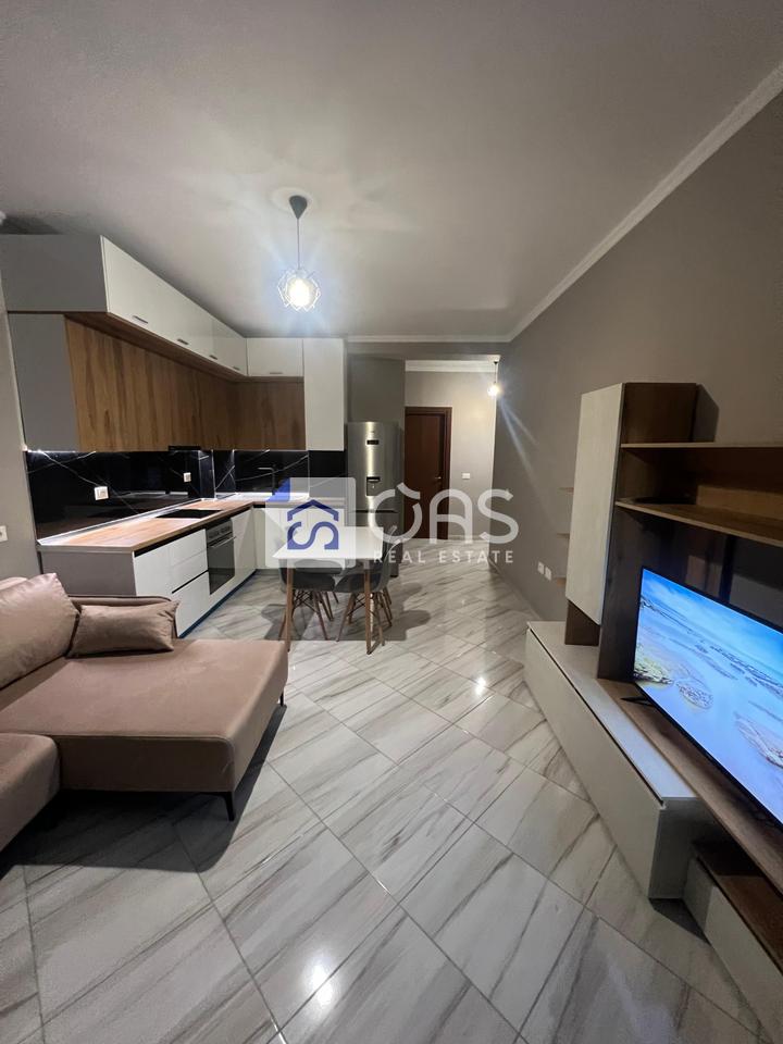 Jepet apartament me qera 2+1 Ne Kamez