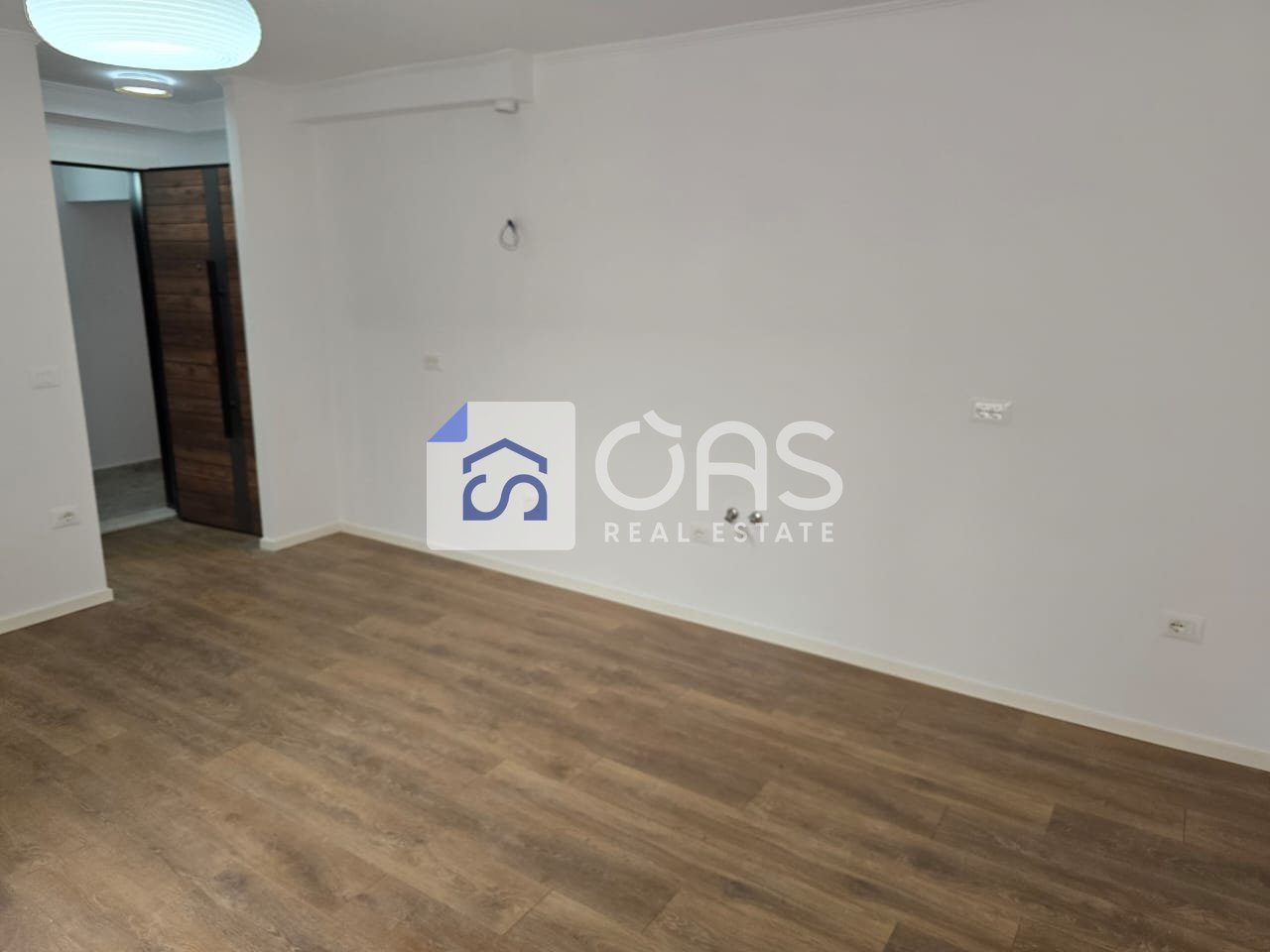 Shitet apartament 1+1 tek Ish tregu Elektrik 4