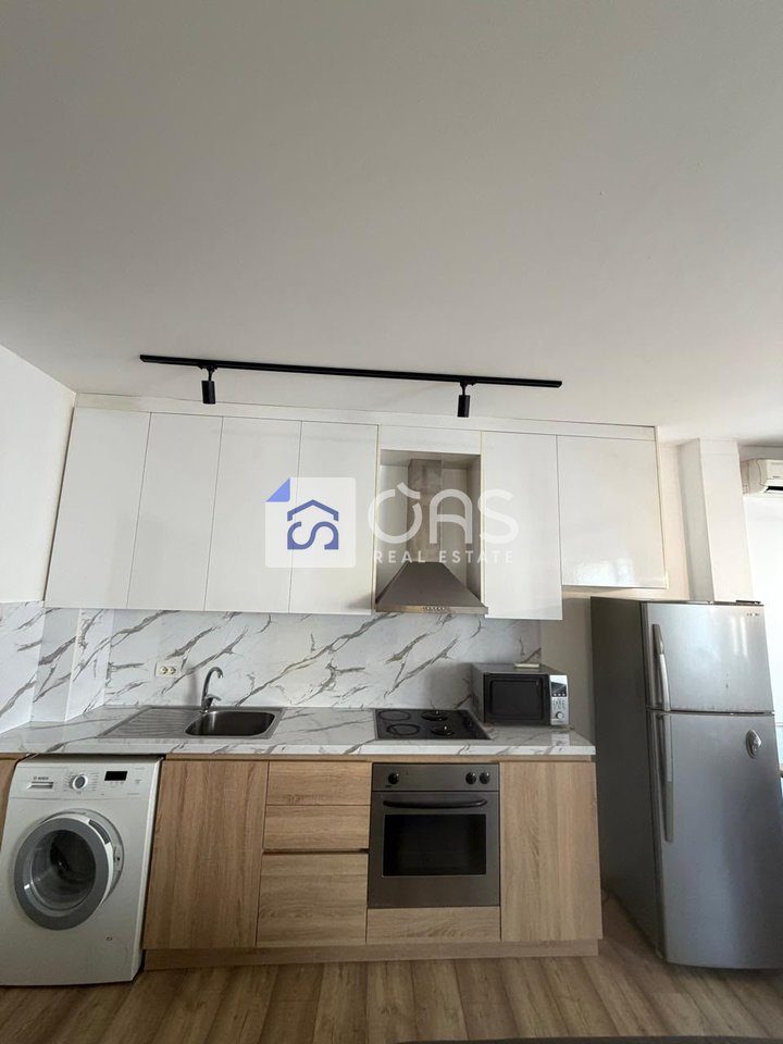 Jepet apartament me qera 1+1 Rruga Barrikadave 3