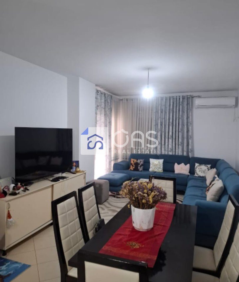 Shitet apartament 1+1 ne Kamez