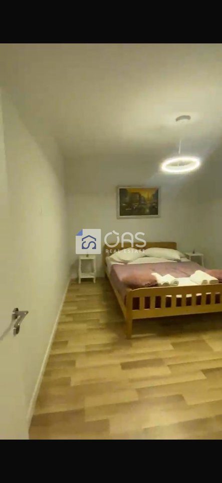 Jepet apartament me qera 1+1 Bulevardi Zogu Pare 3