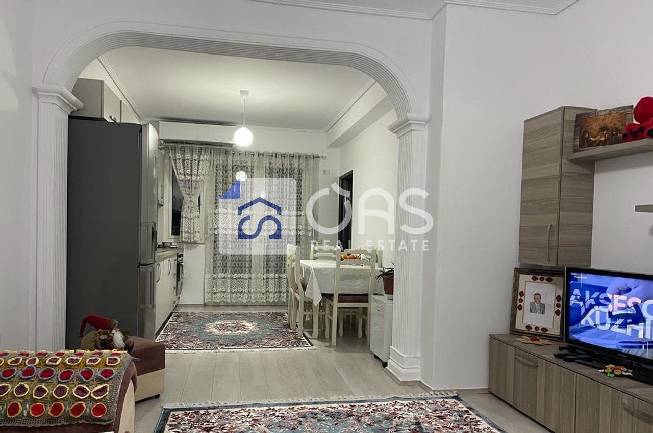 Jepet apartament me qera 1+1 Vasil Shanto 2