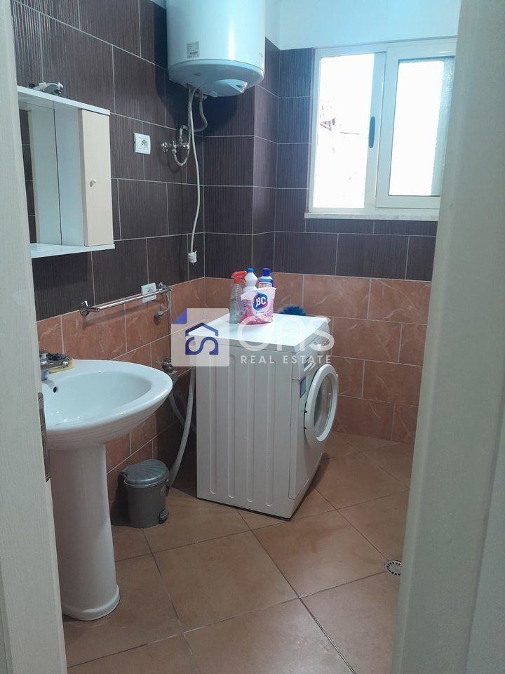 Jepet me qera apartament 1+1 Ne Shkoze 2