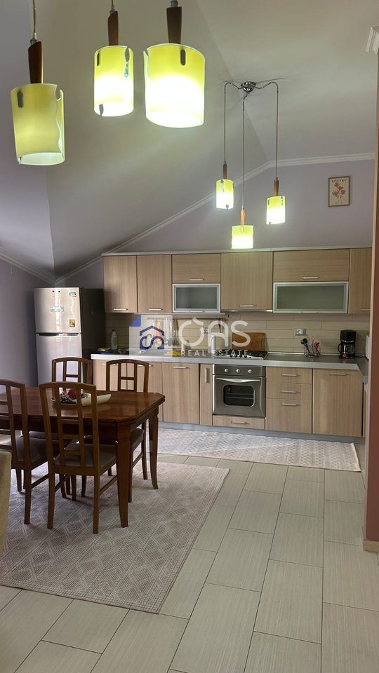 Jepet apartament me qera 3+1 Komuna Parisit 4