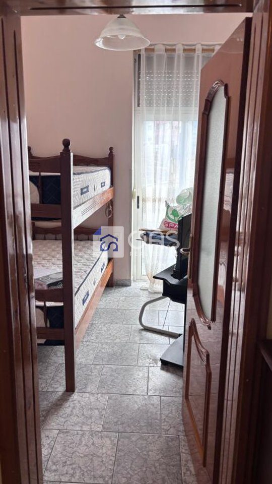 Jepet apartament me qera 2+1 Rruga Dibres 4
