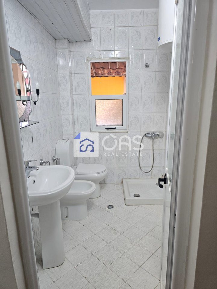 Jepet apartament me qera 1+1 Porcelan 3