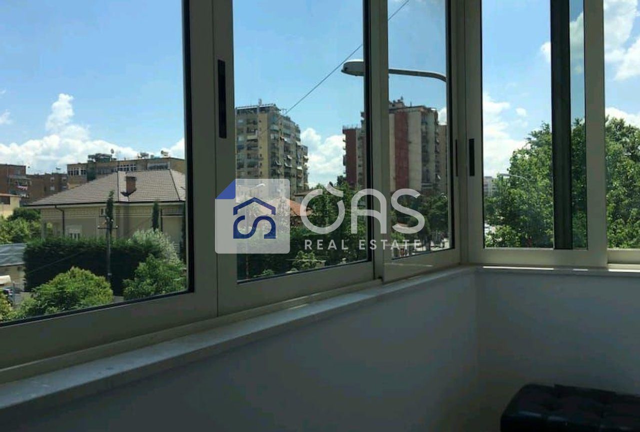 Jepet me qera apartament 1+1 tek Rruga e Sales. 4