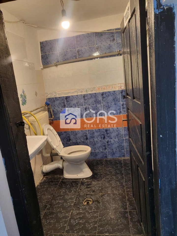 Jepet Dyqan me qira tek Komuna e Parisit 2