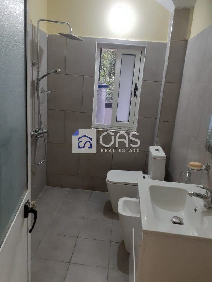 Shitet apartament 1+1 pran Shkolles Bashkuar 4