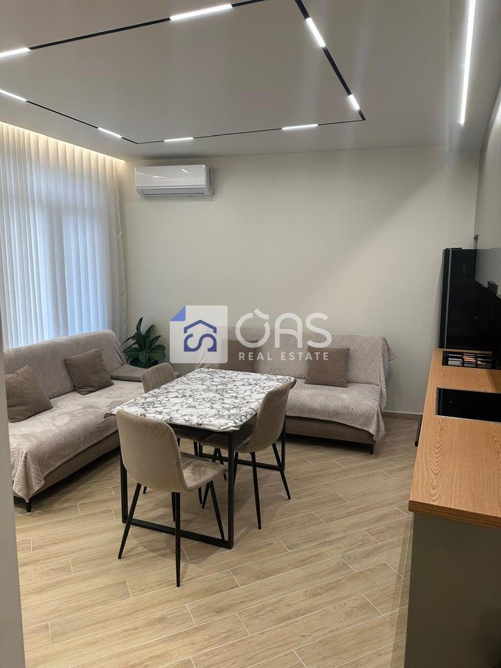 Jepet me qera apartament 1+1 tek Rruga 5 Maji