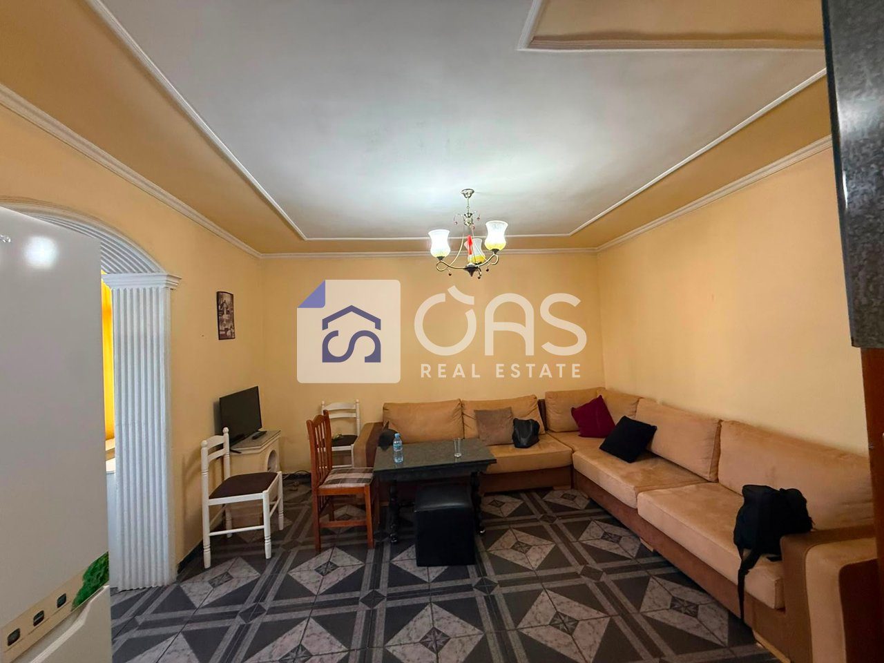 Jepet me qera apartament 1+1 te Rruga e Dibres