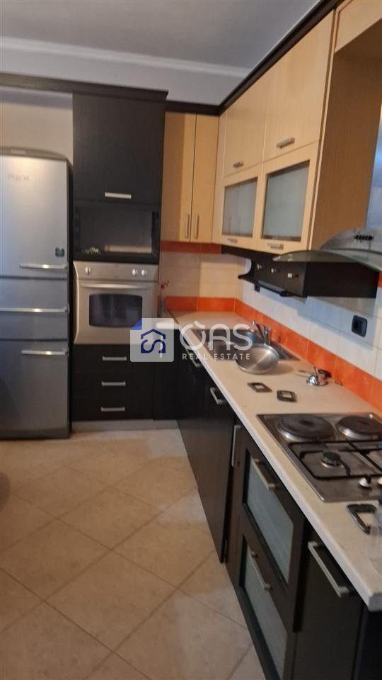 Jepet apartament me qera 2+1 tek Selvia