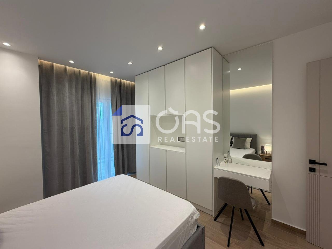 Jepet me qera apartament 1+1 RING CENTER 3