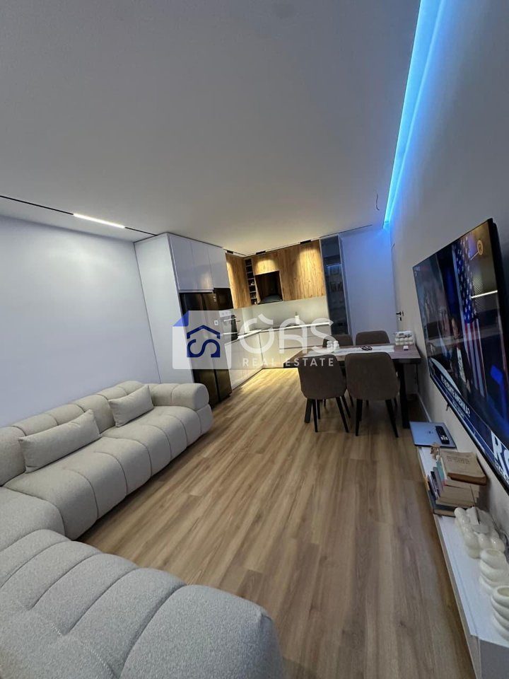 Shitet Apartament 2+1 kompleksi Universcity