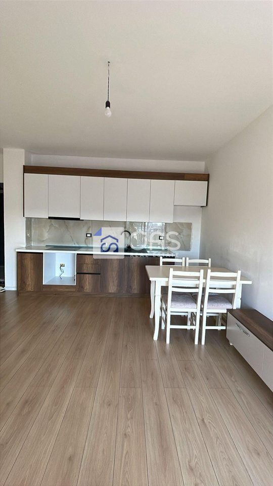 Jepet me qera apartament 1+1 tek Bulevardi i Ri 3