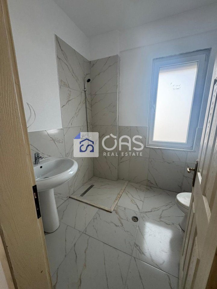 Shitet apartament 2+1+2 ne Pallatet e Verdha 4