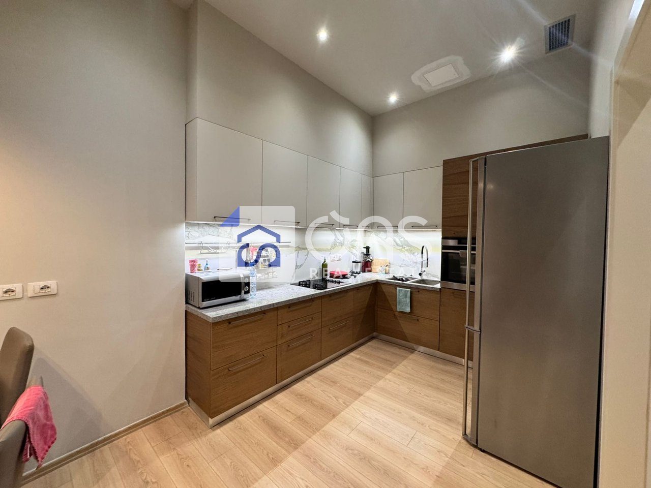 Shitet apartament 3+1+2+2 Garazhde Tek Liqeni i Thate 2