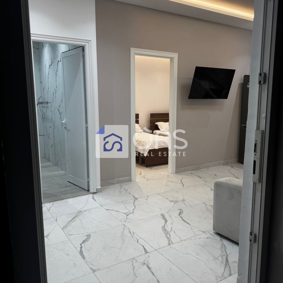 Jepet apartament me qera 1+1 5 Maj 3