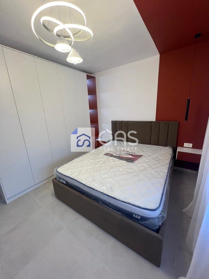 Jepet me qera apartament 2+1 Ne Qender