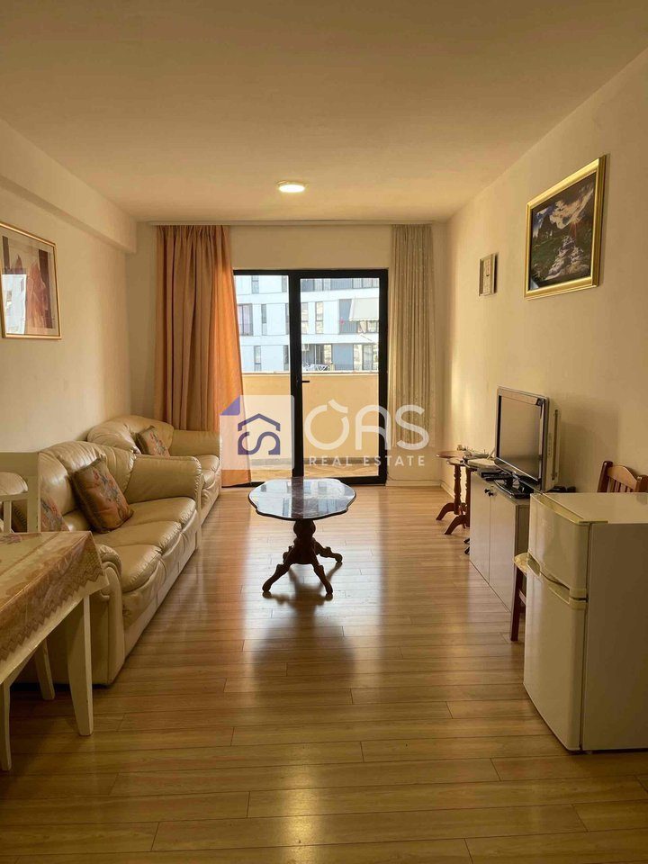 Shitet apartament 3+1+2 tek 5 Maj