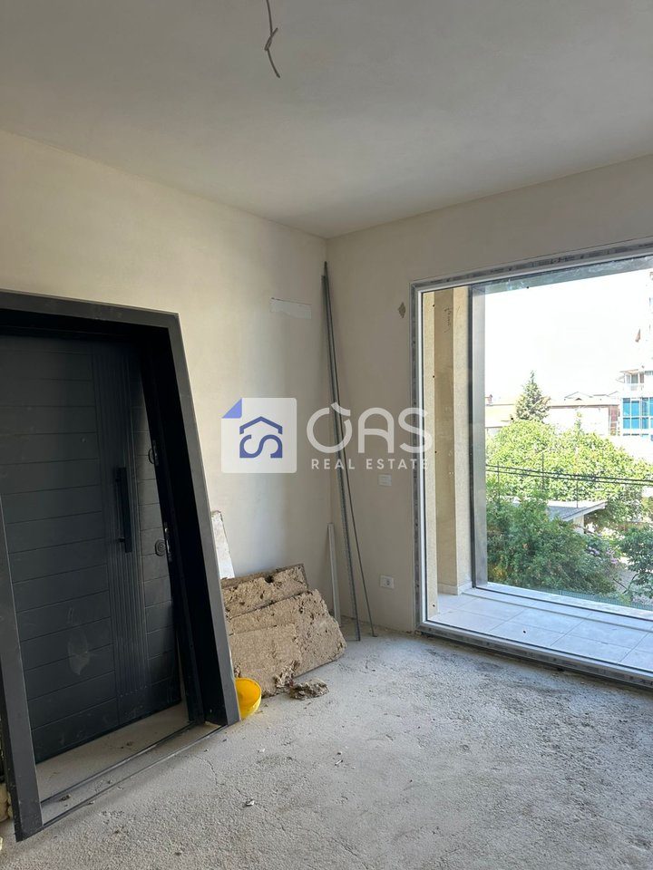 Shitet apartament 1+1 fusha aviacionit 2