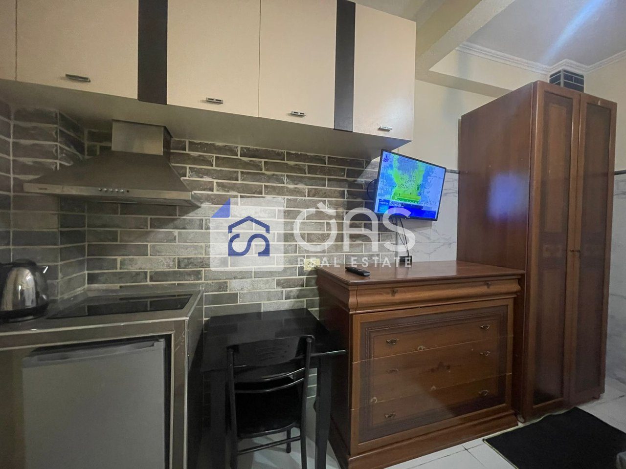 Gasonjere Me Qira në Rruga Siri Kodra, Tirana - 330€ | 2