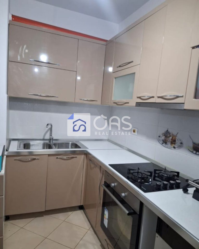 Shitet apartament 1+1 ne Kamez 2