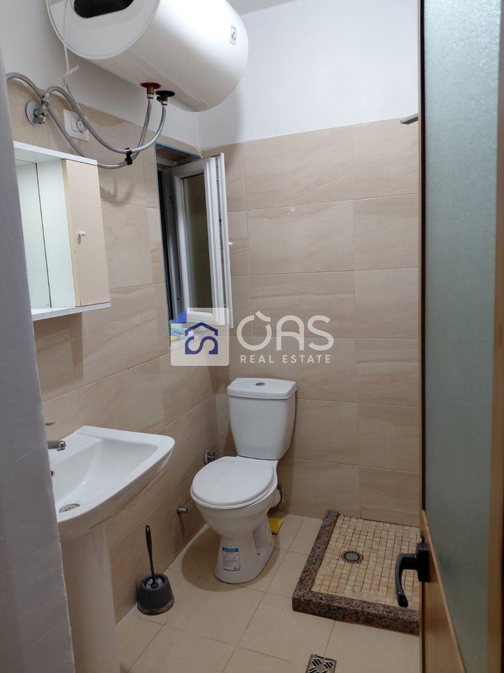 Jepet apartament me qera 1+1 5 Maj 3