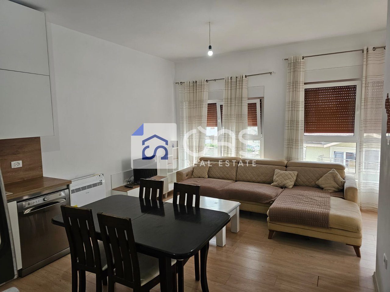 Jepet apartament me qera 2+1+ parkim tek Ali Demi 2