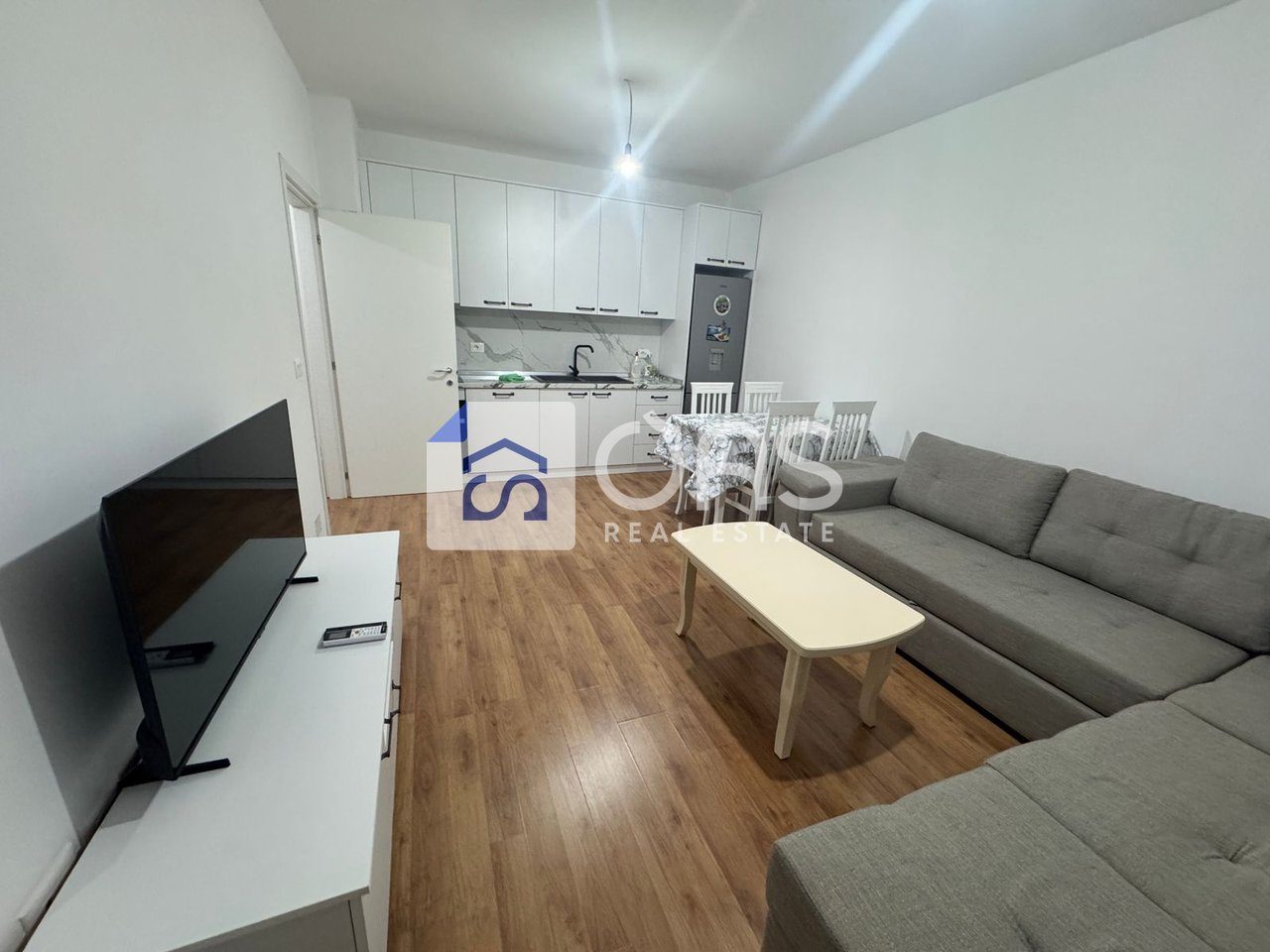 Jepet me qera apartament 1+1+Post parkimi ne Astir. (Residenca Klensi)