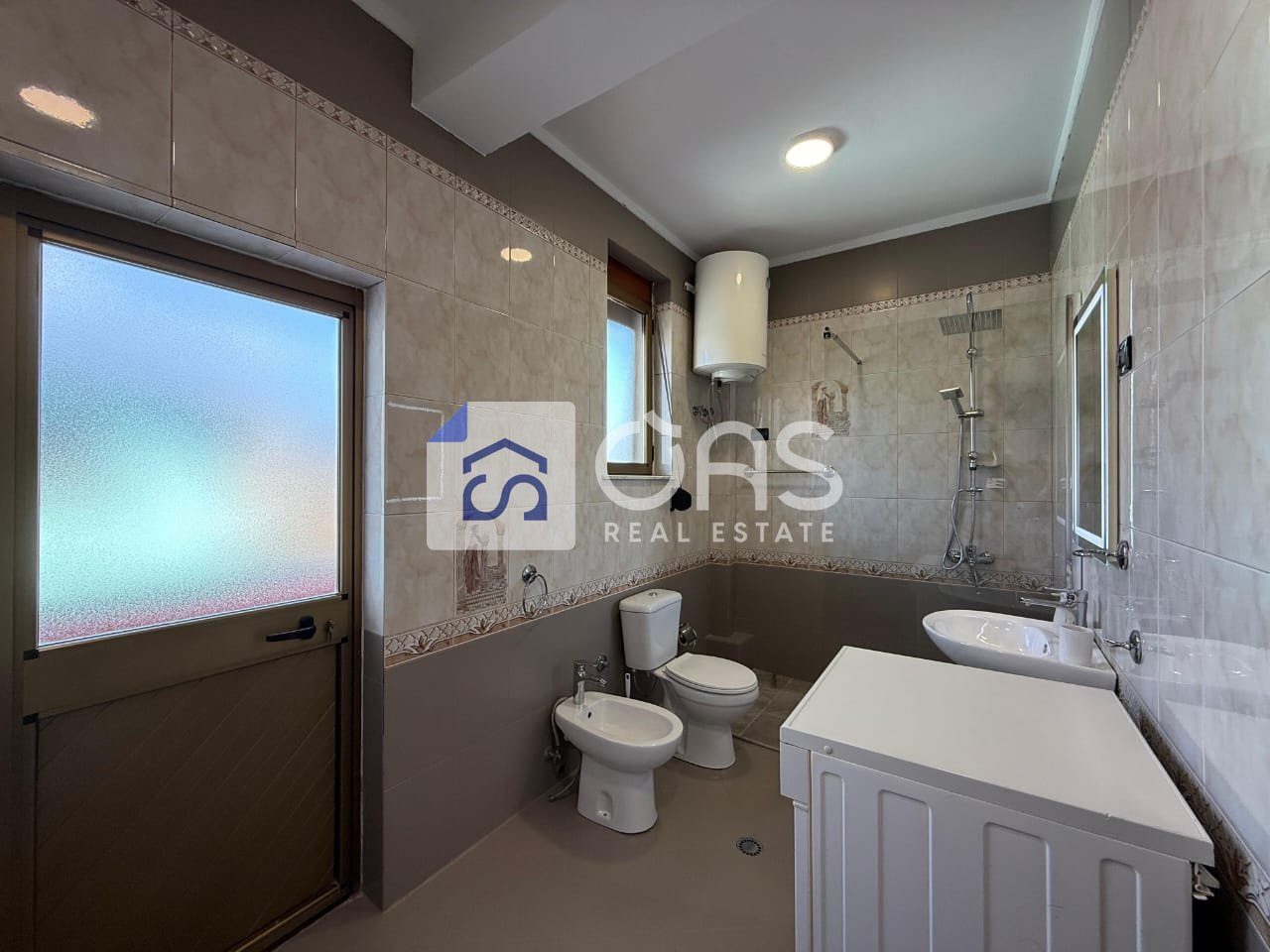 Shtëpi 2+1+2 me Qira në Kodra e Priftit, Tiranë - 550€ | 146m² 4
