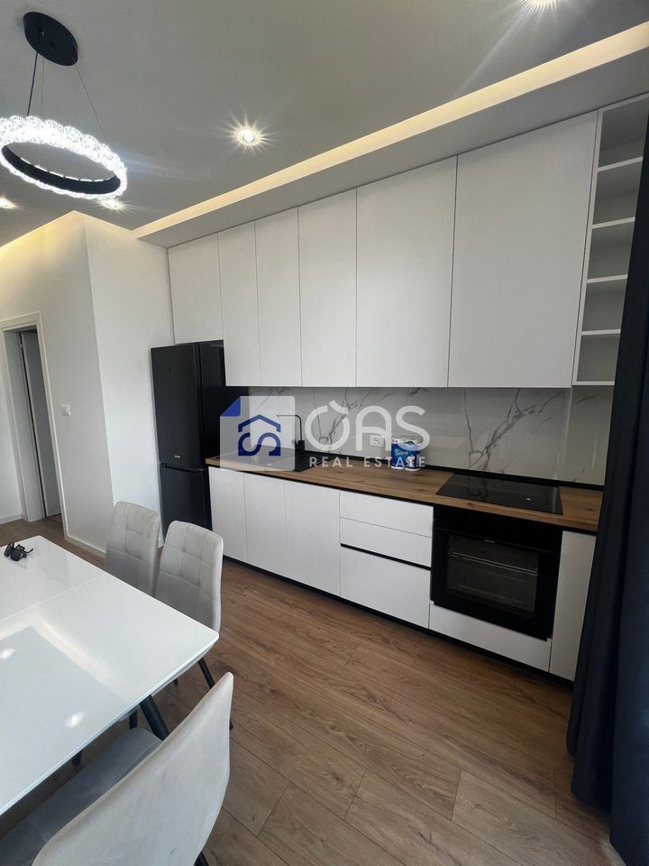Jepet me qera super apartament 1+1 tek Bulevardi i ri. 4
