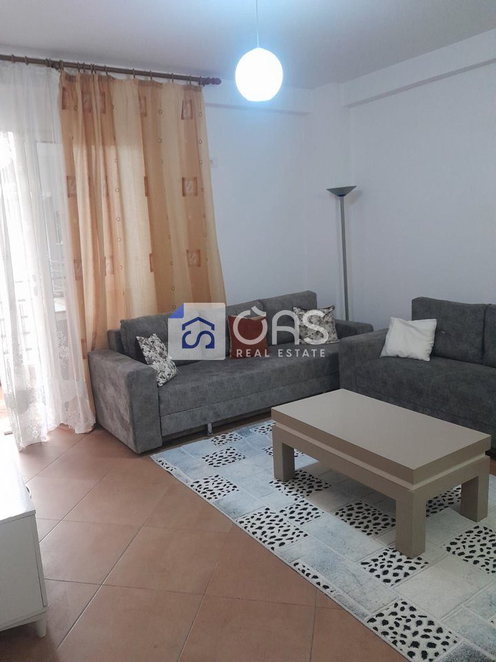 Jepet me qera apartament 1+1 Ne Shkoze 4