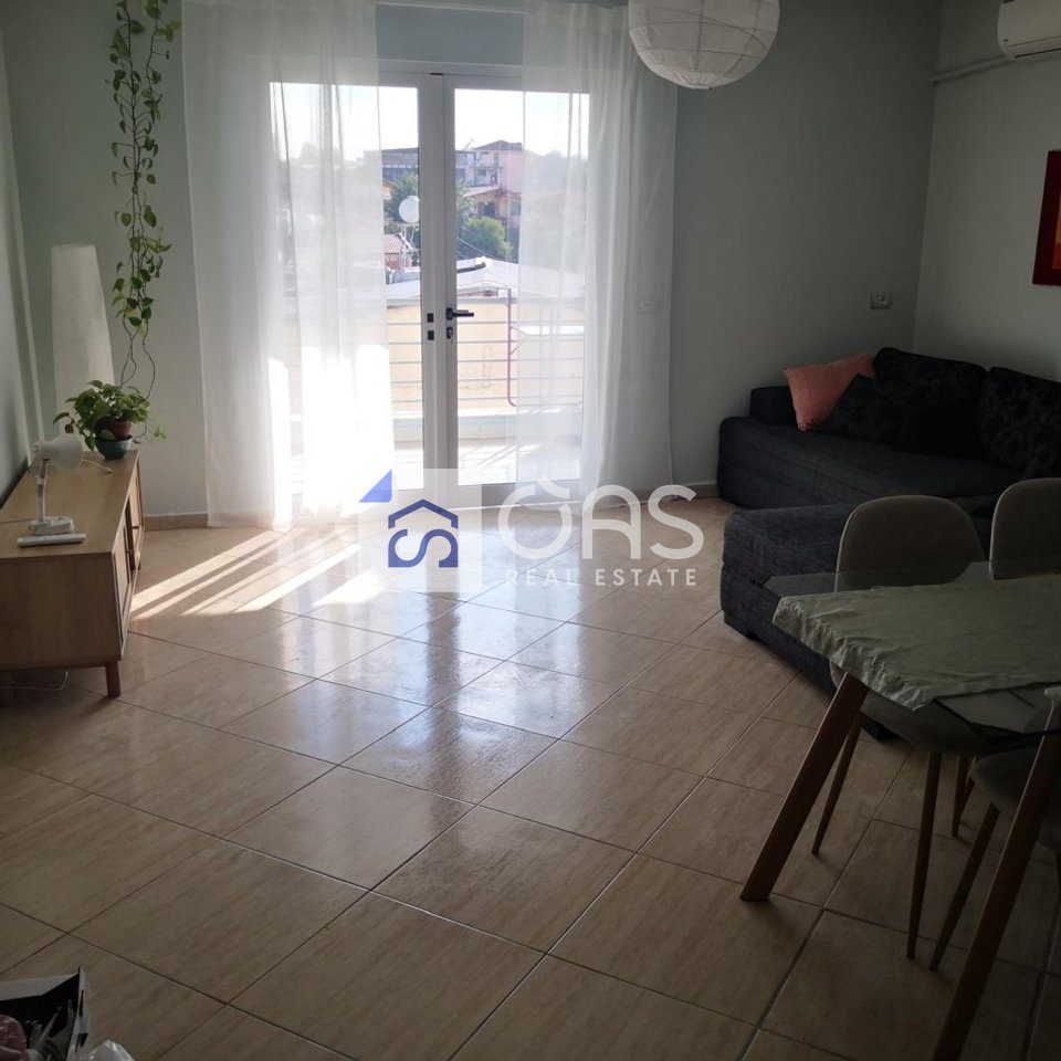 Jepet me qera apartament 1+1 tek Qytet Studenti. 600 euro 2