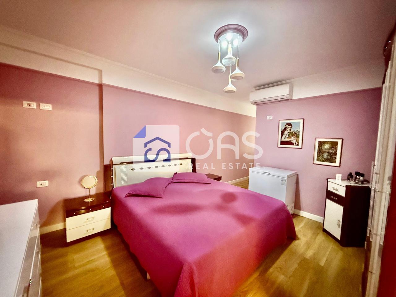 jepet me qera apartament 2+1+2 tek Komuna e Parisit 4