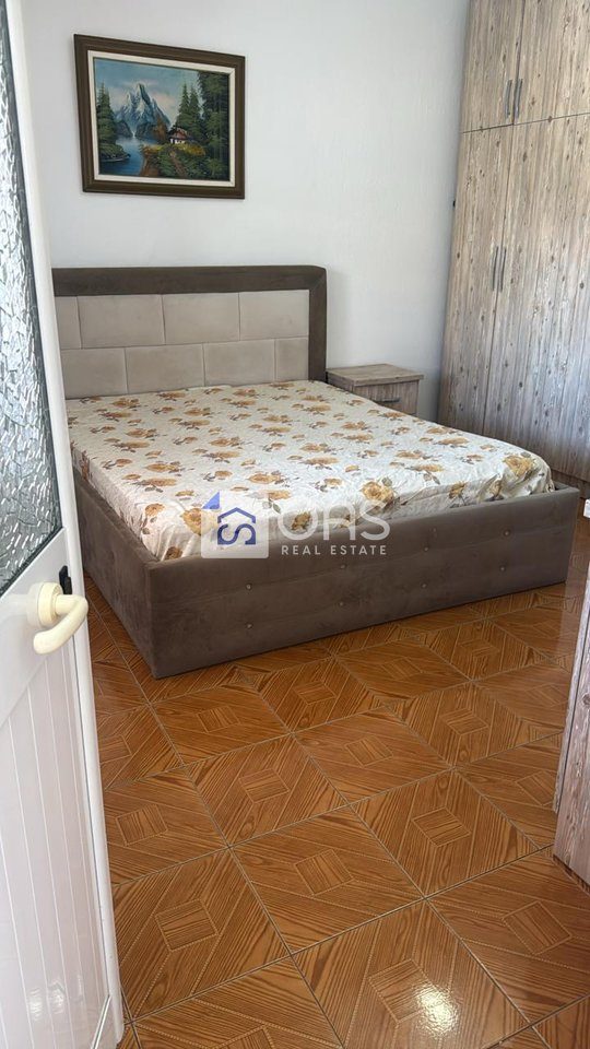 Jepet Apartament me qera 2+1 ish parku (pran pipero dental )