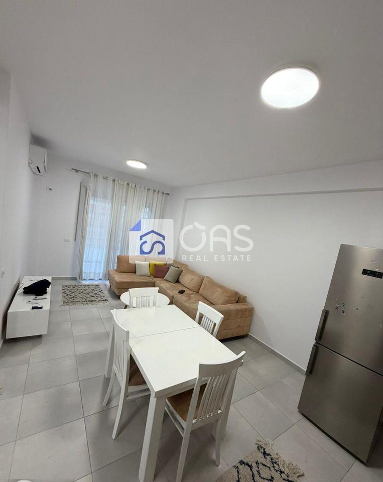 Jepet me qera apartamenti 2+1 yzberisht (perball amerikan 3) 4