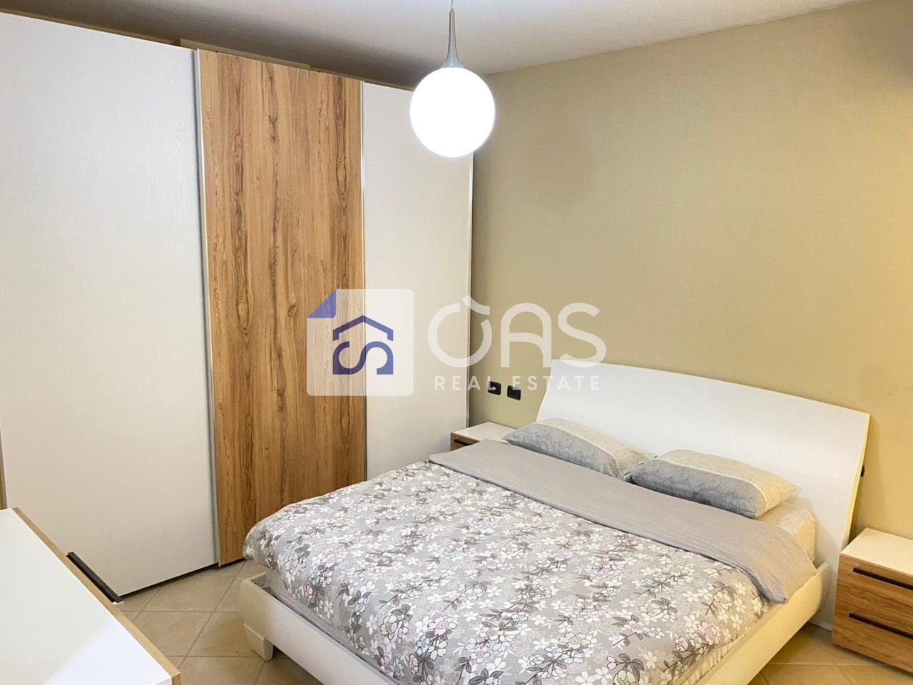 Jepet apartament 2+1+2+ post parkimi me qera tek Pazari i Ri 3